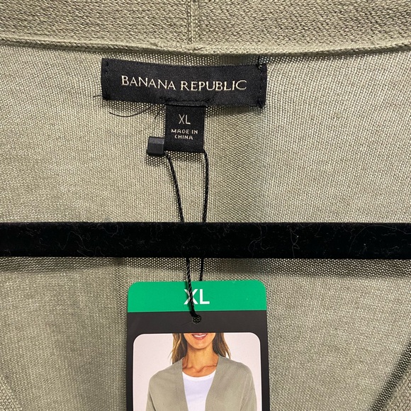 Brand new!! W/tags Banana Republic cardigan, Size XL - Picture 2 of 3